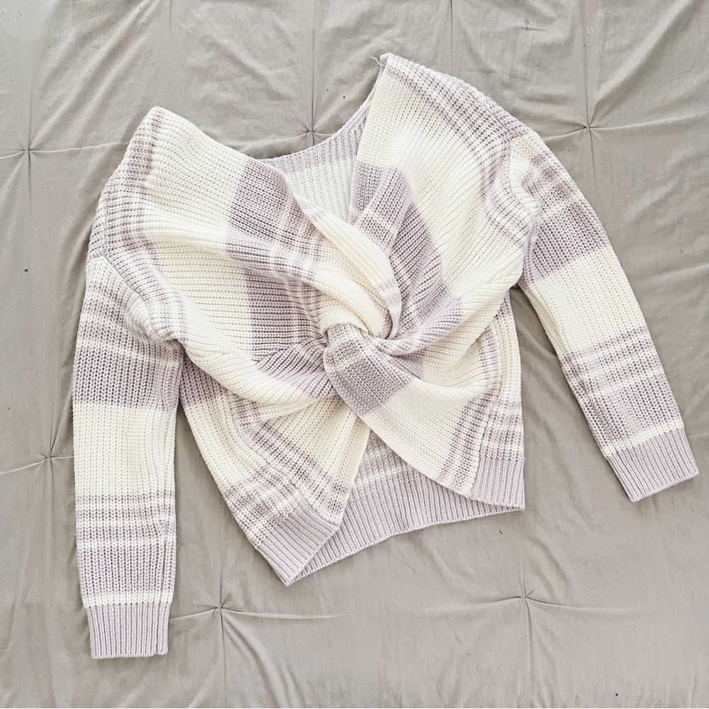 Womens lavender/cream knit sweater